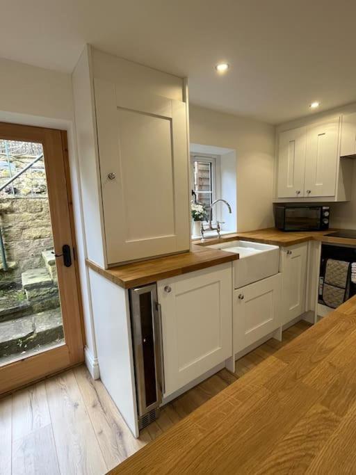 Millstone Cottage Newmillerdam Hill Top Bagian luar foto